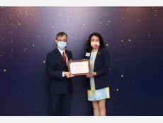 Presenting the Certificate of Appreciation