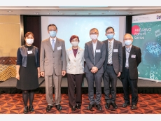 三位座談會演講嘉賓、評審局總幹事及兩位副總幹事合照