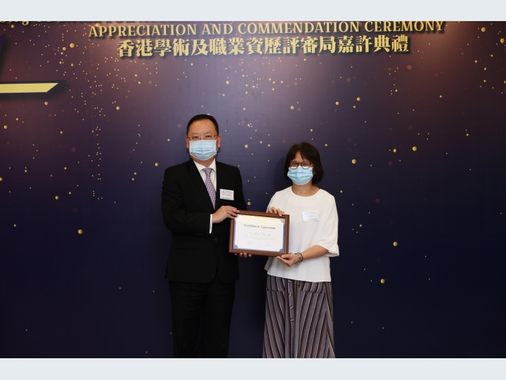 Presenting the Certificate of Appreciation